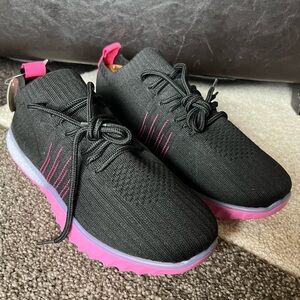 NWT DANSKIN Women’s Positive Lace Up Sneakers - 9